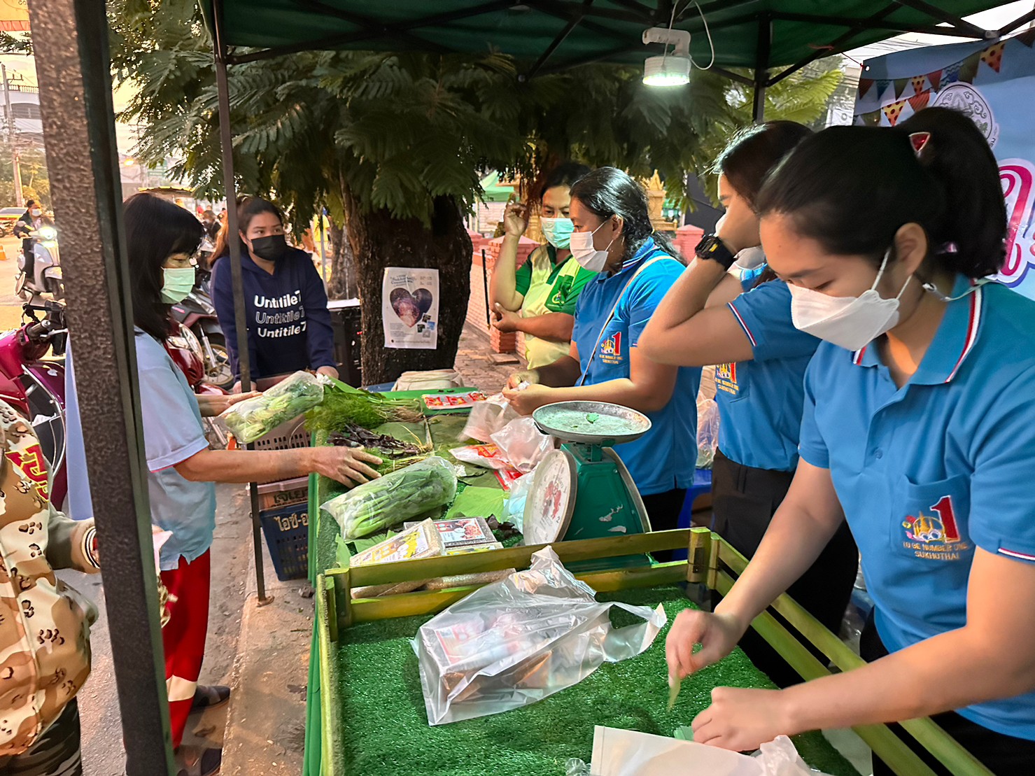 title - ส.ป.ก.สุโขทัย ร่วมใจส่งสุขปีใหม่ มอบให้ประชาชน